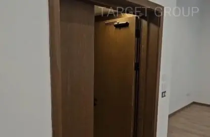 عيادة - 5 غرف نوم - 2 حمامات للايجار في ديستريكت 5 - كمبوندات التجمع الخامس - التجمع الخامس - مدينة القاهرة الجديدة - القاهرة