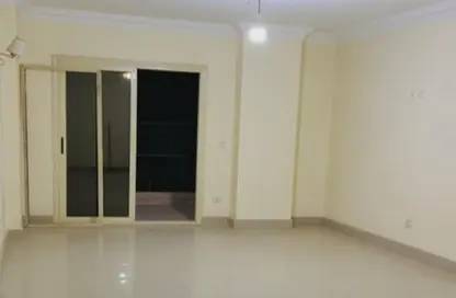 Apartment - 4 Bedrooms - 2 Bathrooms for sale in Mohammed Al Maqref St. - 6th Zone - Nasr City - Cairo