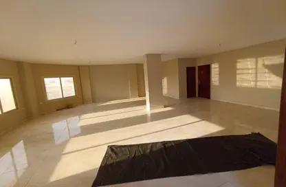 طابق كامل - استوديو - 4 حمامات للايجار في غرب سوميد - مدينة 6 أكتوبر - الجيزة