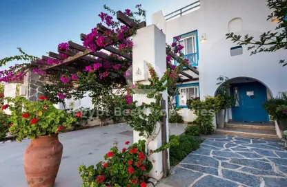 Chalet - 2 Bedrooms - 2 Bathrooms for sale in Mountain View - Ras Al Hekma - North Coast