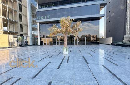 محل تجاري - استوديو - 3 حمامات للايجار في شارع التسعين الشمالي - التجمع الخامس - مدينة القاهرة الجديدة - القاهرة