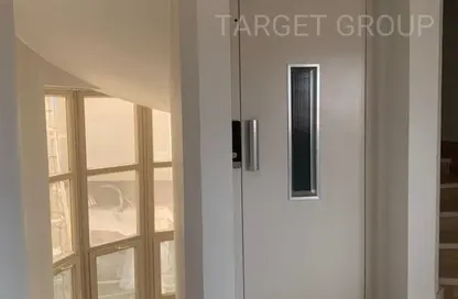 فيلا - 7 غرف نوم للايجار في رويال لاجون - المستثمرين الشمالية - مدينة القاهرة الجديدة - القاهرة