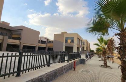 محل تجاري - استوديو - 1 حمام للبيع في كمبوند فيلدج جاردن القطامية - كمبوندات التجمع الخامس - التجمع الخامس - مدينة القاهرة الجديدة - القاهرة
