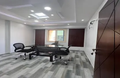 Office Space - 2 Bedrooms - 1 Bathroom for rent in Beverly Hills Road - 17th District - Sheikh Zayed City - Giza