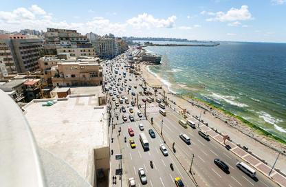 شقة - 5 غرف نوم - 5 حمامات للبيع في طريق الجيش - كامب شيزار - حي وسط - الاسكندرية
