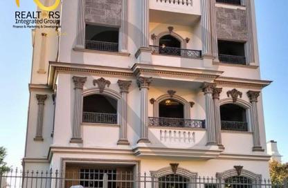 Whole Building - 3 Bedrooms - 2 Bathrooms for sale in Ganoub Al Ahia' - Al Wahat Road - 6 October City - Giza