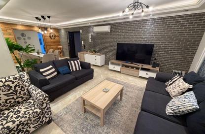شقة - 3 غرف نوم - 3 حمامات للبيع في شارع شهاب - المهندسين - الجيزة