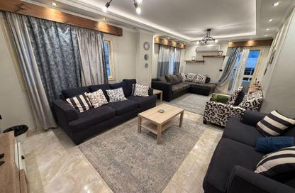 شقة - 3 غرف نوم - 3 حمامات للبيع في شارع شهاب - المهندسين - الجيزة