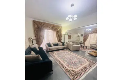 شقة - 3 غرف نوم - 2 حمامات للايجار في شارع شهاب - المهندسين - الجيزة