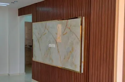 Apartment - 2 Bedrooms - 1 Bathroom for sale in Degla Palms - Al Wahat Road - 6 October City - Giza