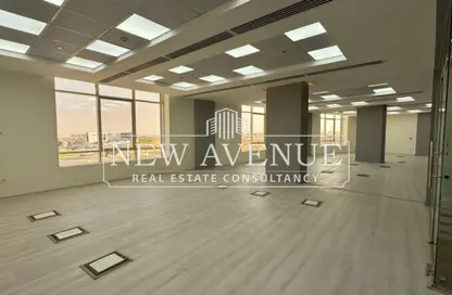 مساحات مكتبية - 4 غرف نوم - 3 حمامات للايجار في ان  90  بيزنس كومبلكس - شارع التسعين الشمالي - التجمع الخامس - مدينة القاهرة الجديدة - القاهرة