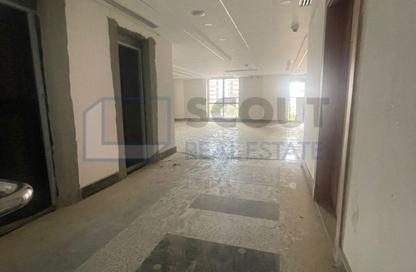 نصف طابق - استوديو - 2 حمامات للبيع في ان  90  بيزنس كومبلكس - شارع التسعين الشمالي - التجمع الخامس - مدينة القاهرة الجديدة - القاهرة