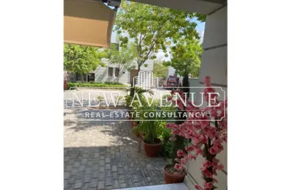 فيلا - 5 غرف نوم - 4 حمامات للبيع في كمبوند البروج - كمبوندات الشروق - مدينة الشروق - القاهرة