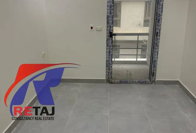 98831005 - Property Image 3