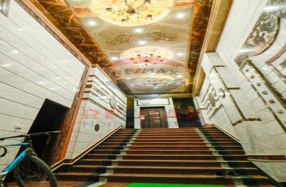 Whole Building - 3 Bedrooms - 2 Bathrooms for sale in Al Amn Al Markazi St. - Al Mansoura - Al Daqahlya