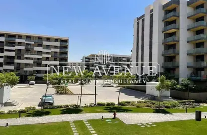 شقة - 2 غرف نوم - 3 حمامات للبيع في كمبوند البروج - كمبوندات الشروق - مدينة الشروق - القاهرة