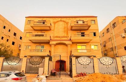 Roof - 3 Bedrooms - 3 Bathrooms for sale in Mohamed Rahim St. - El Yasmeen 3 - El Yasmeen - New Cairo City - Cairo