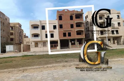 بناية كاملة - 8 غرف نوم - 8 حمامات للبيع في المجاورة الثانية - الاسكان العائلي - مدينة الشروق - القاهرة