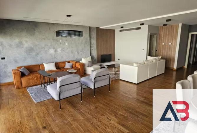 3 BR Apartment in Lake View, photo 2 of 3