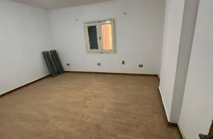 Apartment - 3 Bedrooms - 2 Bathrooms for rent in Al Sayeda Khadija St. - Al Hadiqah Al Dawliyah - 7th District - Nasr City - Cairo