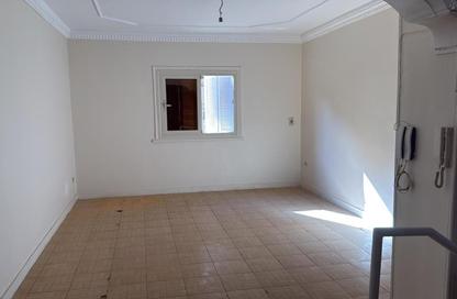 Apartment - 3 Bedrooms - 3 Bathrooms for sale in Moez Al Dawla St. - 6th Zone - Nasr City - Cairo