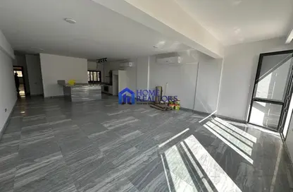 دوبلكس - 4 غرف نوم - 6 حمامات للايجار في غرب الجولف - كمبوندات القطامية - القطامية - مدينة القاهرة الجديدة - القاهرة