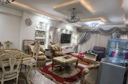 شقة - 3 غرف نوم - 2 حمامات للبيع في شارع محرم بك - محرم بك - حي وسط - الاسكندرية