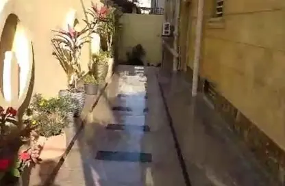 طابق كامل - استوديو - 4 حمامات للبيع في حى جنوب الاكايمية - مدينة القاهرة الجديدة - القاهرة