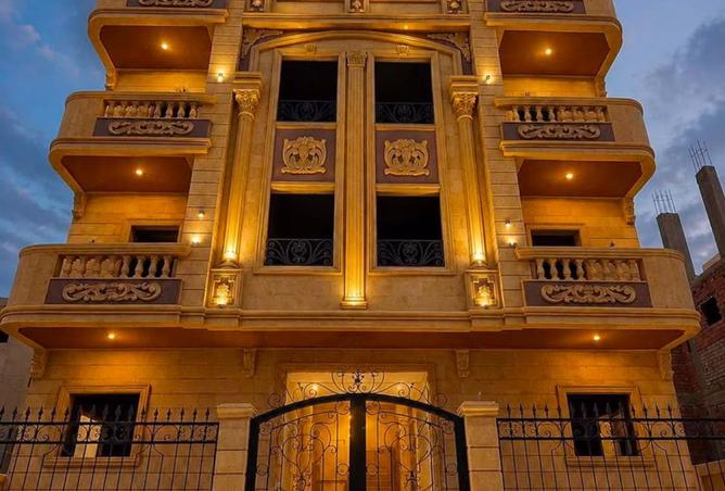 عماره للبيع في الحي المتميز