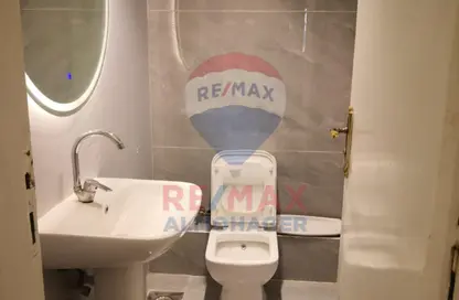 شقة - 4 غرف نوم - 2 حمامات للبيع في شارع مصدق - الدقي - الجيزة