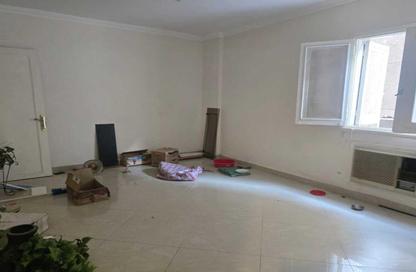 Apartment - 2 Bedrooms - 2 Bathrooms for sale in Lane Al Nile Al Abyad - Meet Okba - Giza