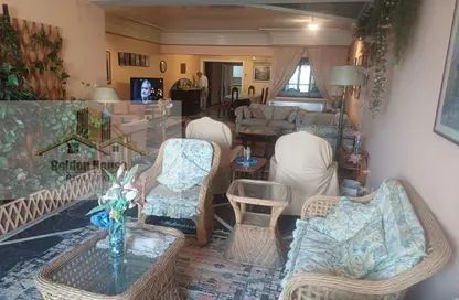 شقة - 4 غرف نوم - 3 حمامات للبيع في شارع محمد مظهر - الزمالك - القاهرة