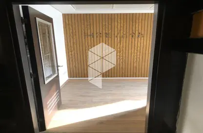 عيادة - 3 غرف نوم - 1 حمام للايجار في مركز القاهرة الطبي - شارع التسعين الشمالي - التجمع الخامس - مدينة القاهرة الجديدة - القاهرة