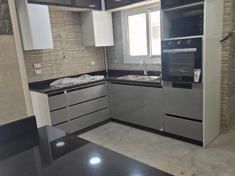 3BR Duplex | Ready to Move In | Hyde Park Rent thumbnail
