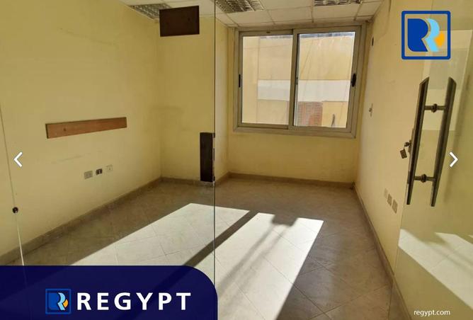 54492000 - صورة العقار 2