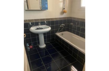 Apartment - 3 Bedrooms - 2 Bathrooms for sale in Mahdy Arafa St. - 9th Zone - Nasr City - Cairo