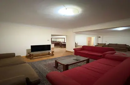 Office Space - 2 Bedrooms - 2 Bathrooms for rent in Shagaret Al Dor St. - Zamalek - Cairo