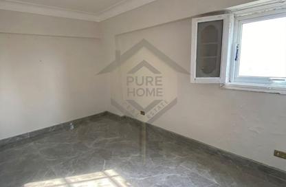 Apartment - 2 Bedrooms - 1 Bathroom for rent in Abou Quer Road - Zezenia - Hay Sharq - Alexandria Apartment - 2 Bedrooms - 1 Bathroom for rent in Abou Quer Road - Zezenia - Hay Sharq - Alexandria