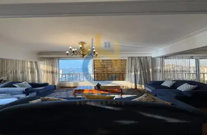 Apartment - 5 Bedrooms - 3 Bathrooms for sale in Cornish El Nile St. - Maadi - Hay El Maadi - Cairo