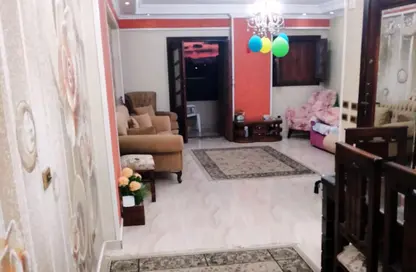 Apartment - 2 Bedrooms - 1 Bathroom for sale in Al Amir Gamil St. - Backus - Hay Sharq - Alexandria