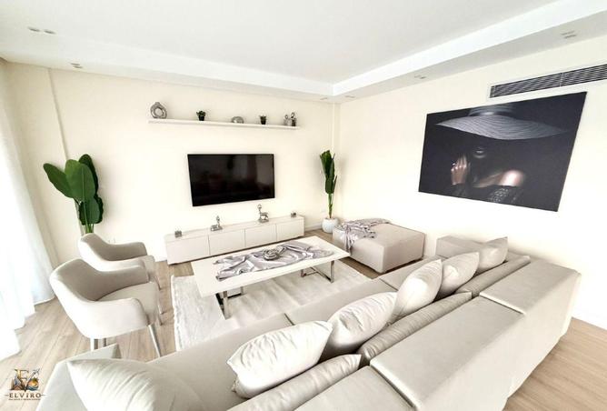 Luxury penthouse with a swimming pool for rent in - Vista 3