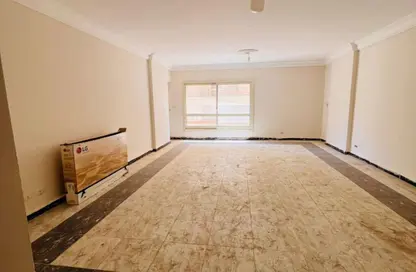 شقة - 3 غرف نوم - 3 حمامات للبيع في مدينة الواحة - الحي العاشر - مدينة نصر - القاهرة