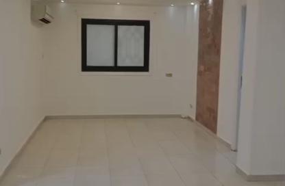 Co-Working Space - 3 Bedrooms - 2 Bathrooms for rent in Mohandessin - Giza