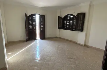 Apartment - 3 Bedrooms - 2 Bathrooms for sale in Area G - Ganoob El Acadimia - New Cairo City - Cairo