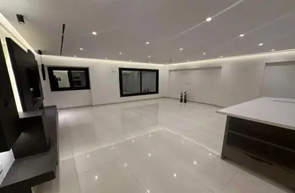 شقة - 3 غرف نوم - 2 حمامات للبيع في شارع المساحه - الدقي - الجيزة