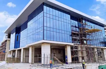 طابق كامل - استوديو - 8 حمامات للبيع في جولدن جيت - شارع التسعين الجنوبي - التجمع الخامس - مدينة القاهرة الجديدة - القاهرة