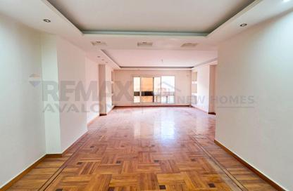 Apartment - 3 Bedrooms - 2 Bathrooms for rent in Mohamed Fawzy Moaz St. - Smouha - Hay Sharq - Alexandria