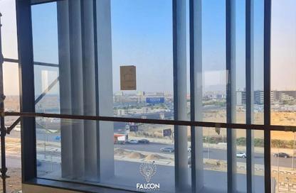 محل تجاري - استوديو - 1 حمام للبيع في وان ناينتي مول - شارع التسعين الجنوبي - التجمع الخامس - مدينة القاهرة الجديدة - القاهرة