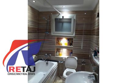 Apartment - 4 Bedrooms - 1 Bathroom for rent in Nagaty Serag St. - 8th Zone - Nasr City - Cairo