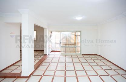 Apartment - 3 Bedrooms - 1 Bathroom for sale in Mahmoud Al Essawy St. - Miami - Hay Awal El Montazah - Alexandria